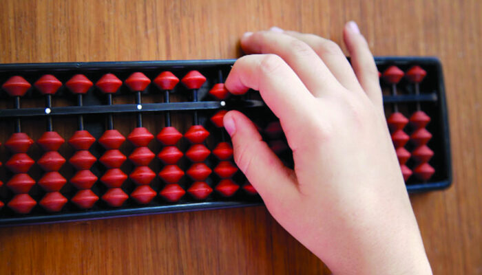 آموزش چرتکه و محاسبات ذهنی ریاضی به کودکان